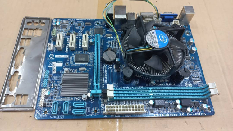 باندل مادربرد گیگابایت GA-H61MA-D2V و CPU Intel i3-2120، مناسب ارتقای سیستم های قدیمی، مصرف انرژی ۶۵ وات، قابلیت نصب کارت گرافیک مجزا