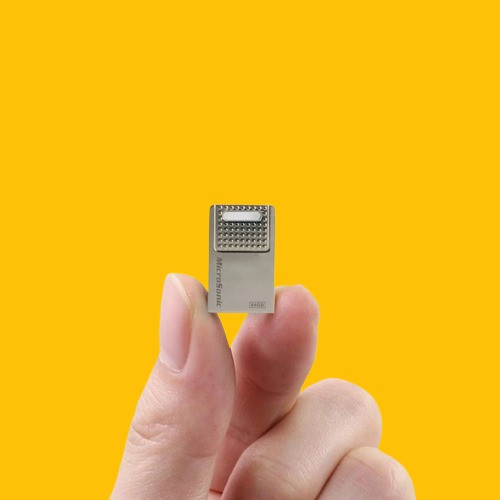 فلش مموری میکروسونیک مدل Mini Drive 32 گیگابایت، فلش USB 2.0، حافظه جانبی 32 گیگ، طراحی فلزی نقرهای، ابعاد ۴x۱۲x۲ میلی متر