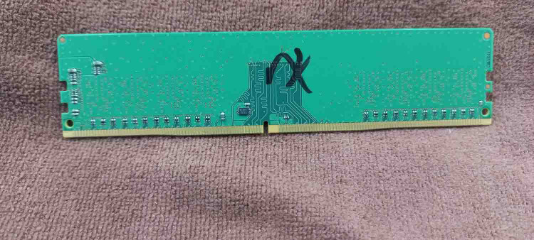 رم میکرون 8 گیگابایت DDR4 PC4-2400T، حافظه رم لپ تاپ 8 گیگ، فرکانس 2400 مگاهرتز، ولتاژ 1.2 ولت، CL17، SO-DIMM 260 پین