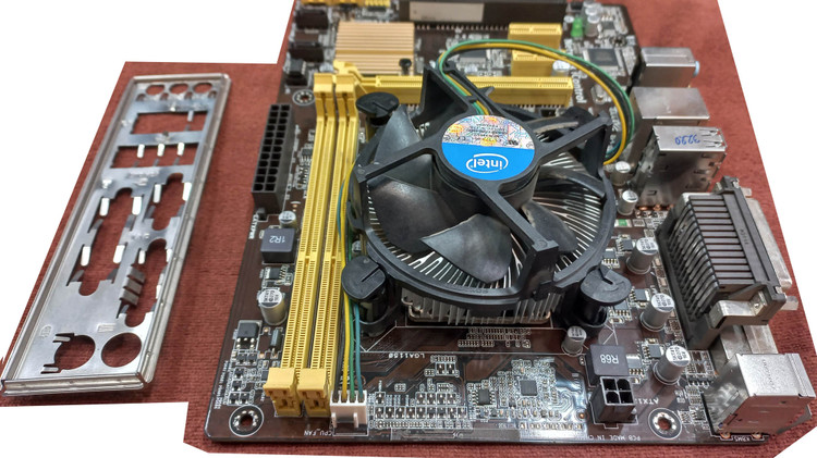 باندل ایسوس H81M-C، پردازنده ۳ گیگاهرتزی اینتل Pentium G3220، ۲ هسته و ۲ رشته، گرافیک Intel HD، مصرف انرژی ۵۴ وات