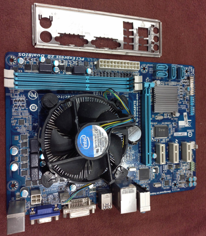باندل مادربرد گیگابایت GA-H61MA-D2V، پردازنده Intel Core i3-2120 3.30GHz، فن اورجینال اینتل، پنل پشتی I/O Shield، مناسب مونتاژ سیستم اقتصادی