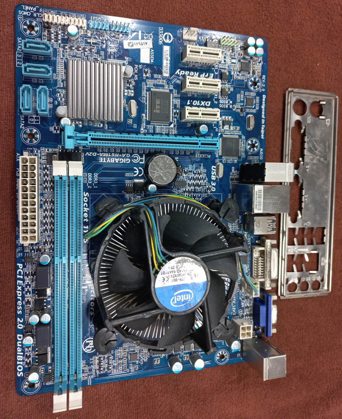 باندل کامل گیگابایت و اینتل، مادربرد GA-H61MA-D2V Rev 2.0، پردازنده i3-2120، خازن های جامد با طول عمر بالا، پشتیبانی از USB 3.0 و DVI-D
