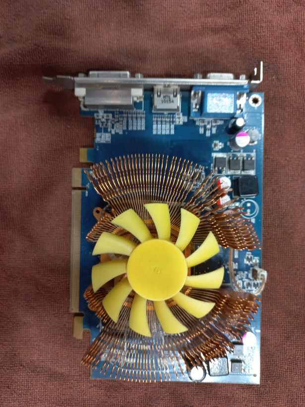 کارت گرافیک ATI Radeon مدل HD 4600 Series، رابط PCI-E 2.0 x16، مصرف انرژی 60 وات، پشتیبانی از صدای 7.1 کاناله از طریق HDMI