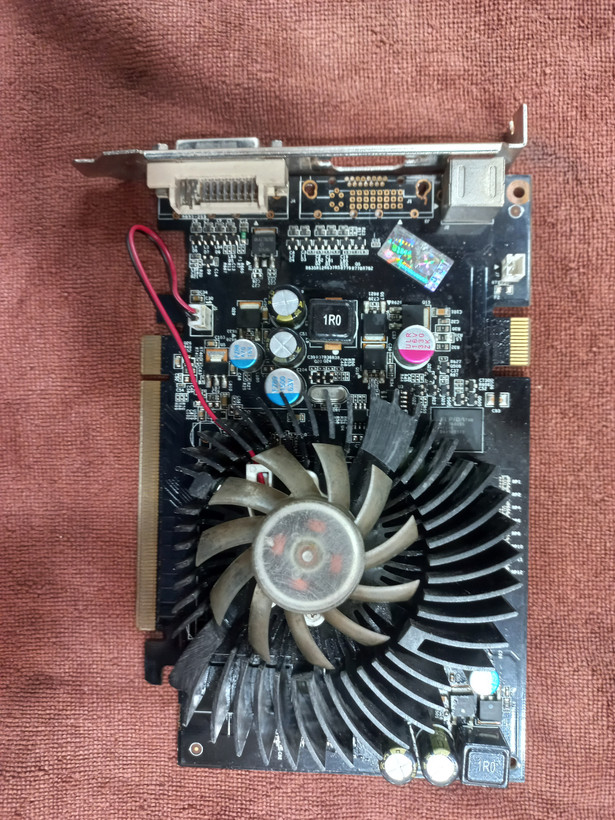 کارت گرافیک NVIDIA مدل GeForce 9500 GT، رابط PCI-E 2.0 x16، پشتیبانی از SLI، توان مصرفی 50 وات، قیمت اقتصادی