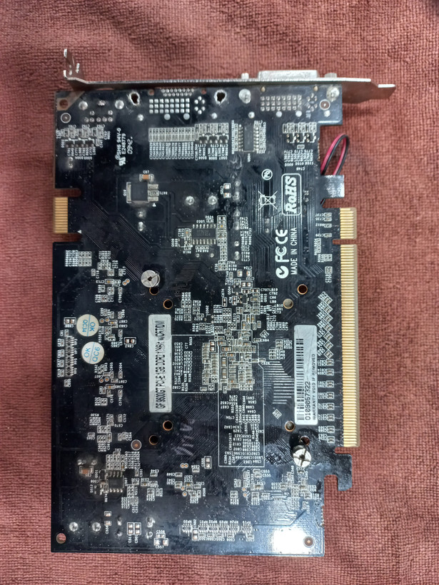 کارت گرافیک استوک NVIDIA GeForce 9500 GT ظرفیت 1GB DDR2، حافظه 128 بیت، 32 هسته CUDA، فرکانس 550 مگاهرتز، مناسب سیستم اداری و بازیهای قدیمی