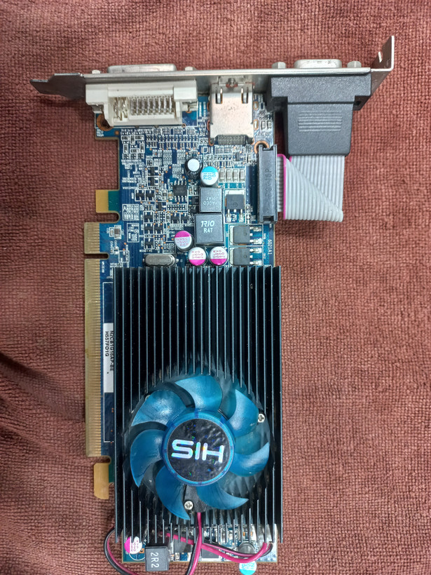 کارت گرافیک استوک Radeon HD 5570 1 گیگ، پشتیبانی از DirectX 11، فناوری Eyefinity، مناسب ارتقای سیستمهای قدیمی، قیمت اقتصادی