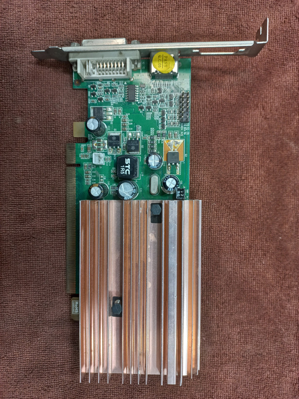 کارت گرافیک NVIDIA مدل GeForce 8400 GS، رابط PCI-E 2.0 x16 و مدل PCI، توان مصرفی 30 وات، مناسب کامپیوترهای قدیمی