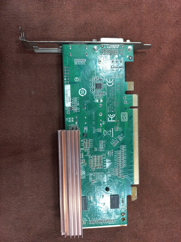 کارت گرافیک استوک NVIDIA GeForce 8400 GS ظرفیت 512MB DDR2، حافظه 64 بیت، 8 هسته CUDA، فرکانس 450-650 مگاهرتز، مناسب خروجی تصویر سیستمهای قدیمی