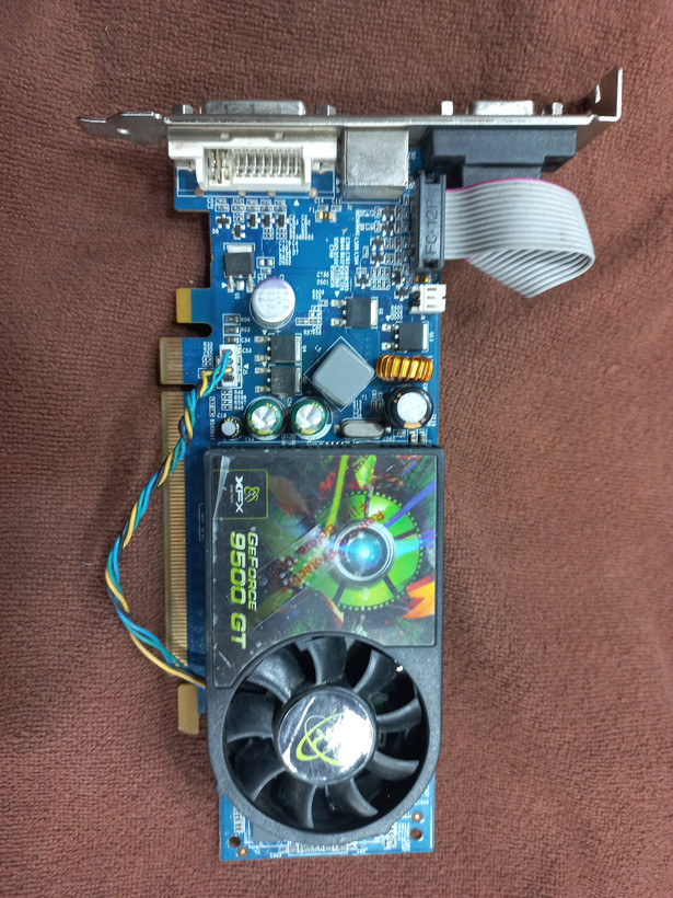 کارت گرافیک NVIDIA مدل GeForce 9500 GT، رابط PCI-E 2.0 x16، پشتیبانی از SLI، قابلیت اتصال دو مانیتور همزمان، قیمت اقتصادی