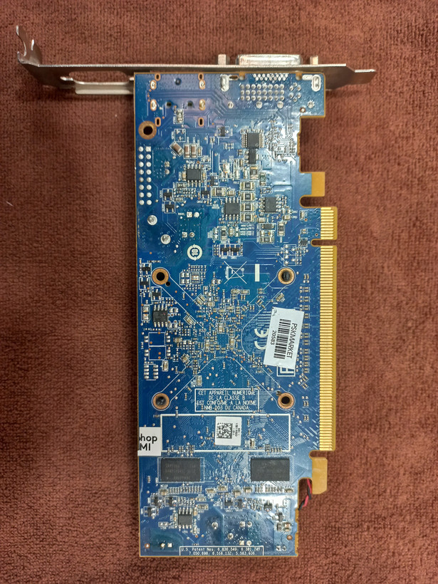 کارت گرافیک استوک AMD Radeon HD 7400 Series ظرفیت 1GB DDR3، حافظه 64 بیت، 160 هسته پردازشی، فرکانس 625 مگاهرتز، مصرف انرژی 17 وات