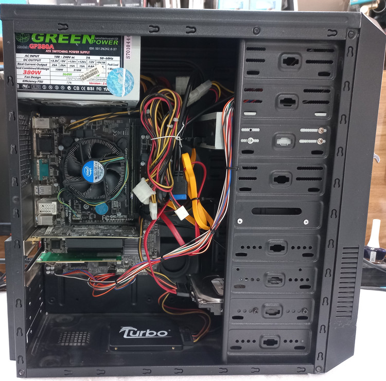 سیستم کامل مونتاژ شده، کیس با دیواره شیشه ای، کامپیوتر مناسب گیم و کار، I5 3330 رم ۸، SSD سرعت بالا، هارد یک ترابایت، کارت گرافیک DDR5