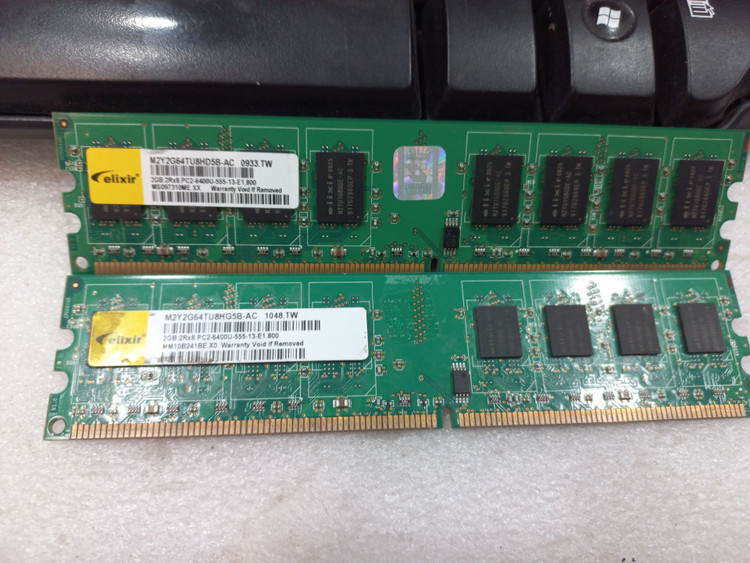 رم Elixir 2GB DDR2 800MHz، فرکانس PC2-6400، ولتاژ 1.8 ولت، تأخیر CL5 5-5-5-15، ساختار 2Rx8 دو رنکه