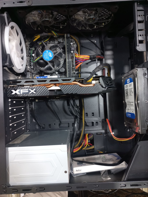 کیس استوک اورکول دیواره شیشه ای، سیستم آماده اجرای بازی های سنگین، ۱۶ گیگ رم، NVME 512، هارد ۱ ترابایت، RX580 8GB گیمینگ