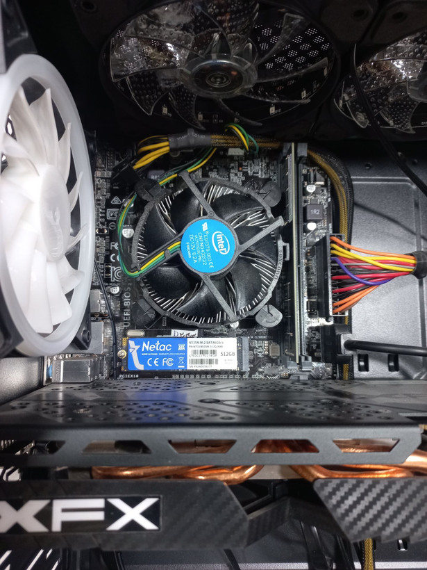 کیس گیمینگ اورکول شیشه ای، پردازنده چهار هسته ای Intel Core i5، ۱۶ گیگابایت رم DDR4، NVME پرسرعت، کارت گرافیک ۸ گیگ RX580