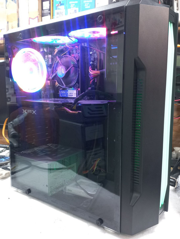 سیستم گیمینگ قدرتمند اورکول، کیس شیشه ای مدرن، RX580 8 گیگ، NVME فوق سریع، رم ۱۶ گیگ، مناسب اجرای بازی های روز با کیفیت بالا