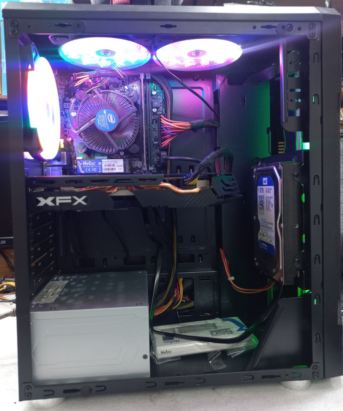 کیس کامل اورکول، سیستم حرفه ای برای گیمرها، حافظه NVME 512 گیگ برای لود سریع بازی ها، RX580 8GB، کیس شیشه ای شیک و مدرن