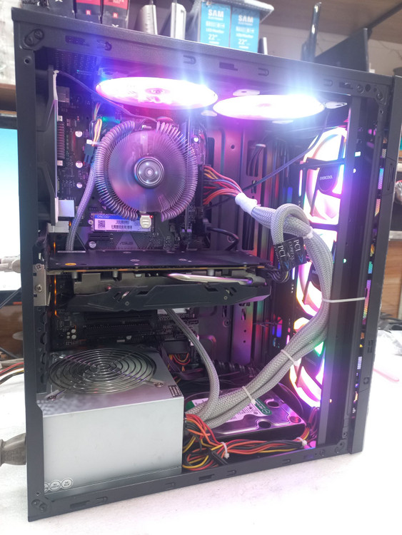 کیس کامل اورکول شیشه ای، بهترین انتخاب برای گیمرهای حرفه ای، Core i3 نسل نهم، RX590 8GB با ۸ گیگ حافظه GDDR5، اجرای روان بازی های روز
