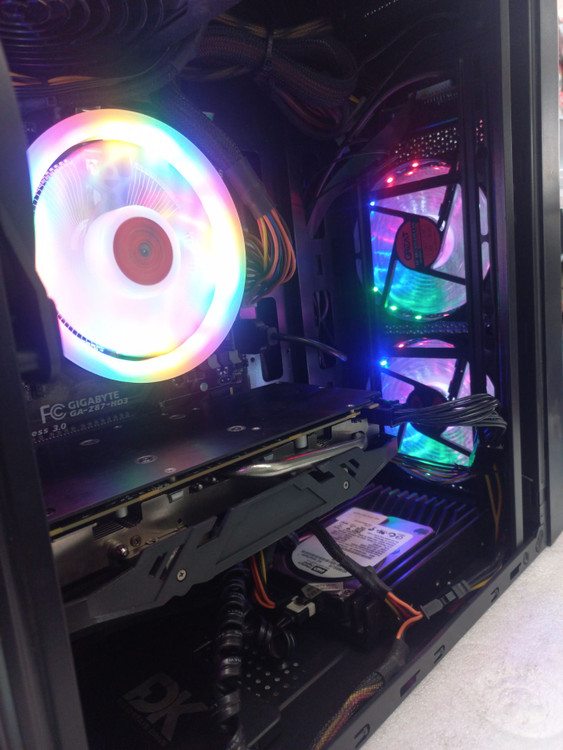 کیس کامل اورکول مات، ترکیب قدرتمند Intel و AMD، مادربرد Z87 با فناوری CrossFire، پردازنده Core i5، کارت گرافیک RX590 8GB، رم ۱۶ گیگ