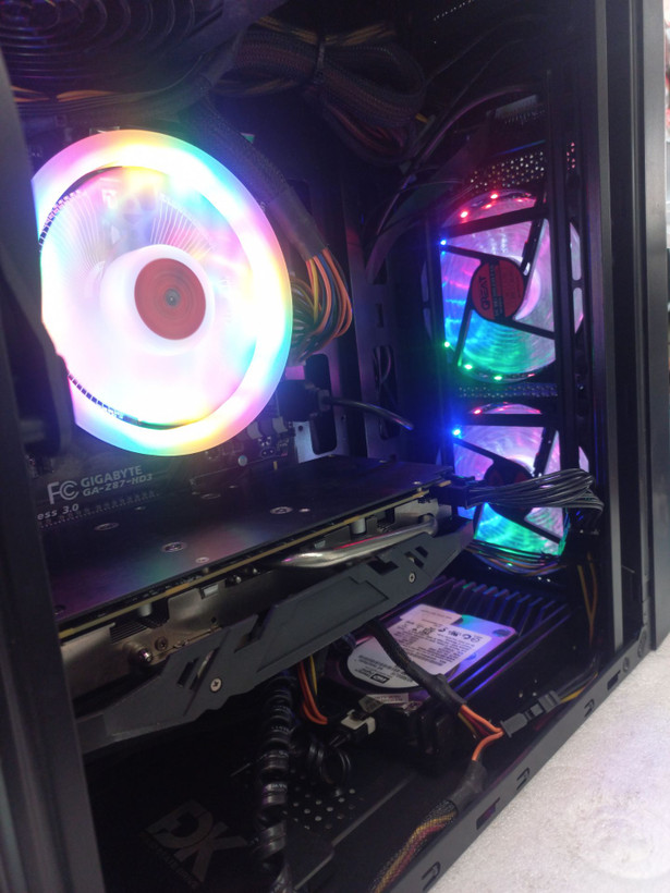 کیس کامل اورکول مات، ترکیب قدرتمند Intel و AMD، مادربرد Z87 با فناوری CrossFire، پردازنده Core i5، کارت گرافیک RX590 8GB، رم ۱۶ گیگ