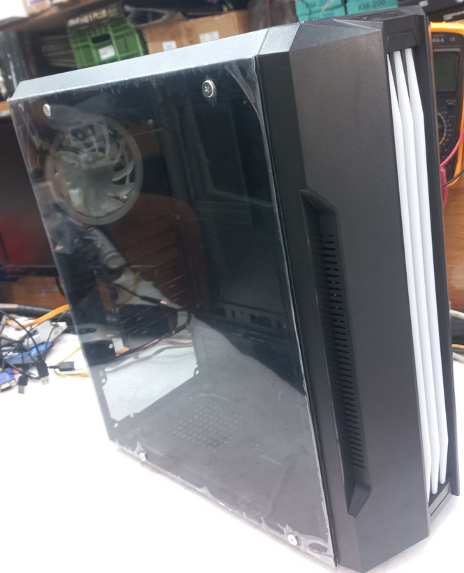 کیس EVERCOOL شیشه ای، سه فن RGB همراه کیس، قابلیت نصب دو فن دیگر، خنک کاری عالی، طراحی مدرن و جذاب، قیمت مناسب