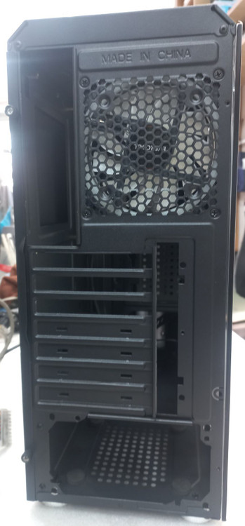 کیس گیمینگ EVERCOOL، دیواره شیشه ای سمت چپ، سیستم خنک کاری با ۳ فن RGB، قابلیت ارتقا به ۵ فن، مناسب سیستم های اداری و گیمینگ
