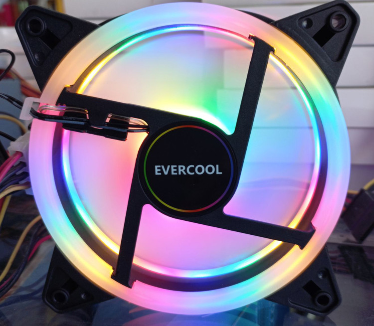 فن کیس اورکول ۱۲×۱۲ هفت رنگ، فن ۱۲ سانتی متری RGB، خنک کننده کیس 120 میلی متری، فن با کاور روی لامپ