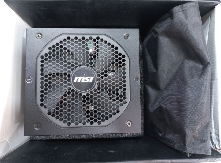 پاور ام اس آی 850 وات مدل MAG A850GF، منبع تغذیه با ابعاد 160x150x86 میلی متر، وزن 1.58 کیلوگرم، ۸ پورت SATA