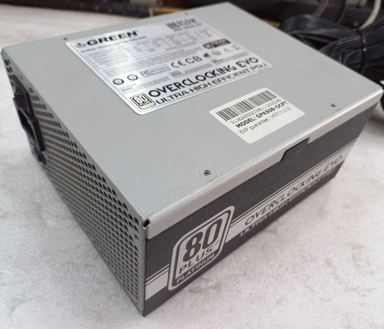 منبع تغذیه گرین مدل GP850B-OCPT، راندمان 94 درصد، کابل های تخت مشکی، مناسب سیستم های 24/7