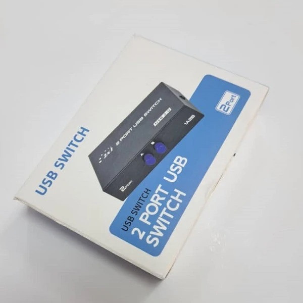 1. سوئیچ USB آیفورتچ مدل 1A2B، مناسب اتصال یک دستگاه USB به دو کامپیوتر و انتخاب سیستم موردنظر.